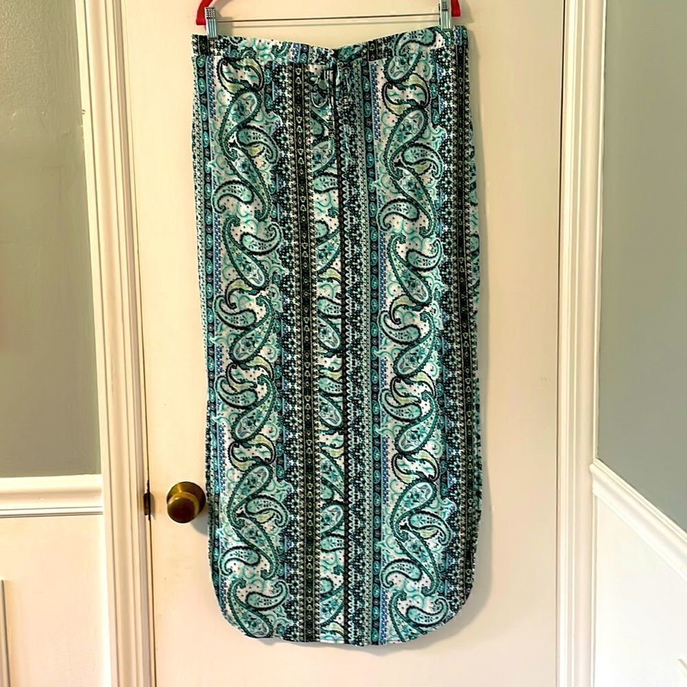 Bobbie Brooks aqua, black, white paisley maxi skirt stretch waist, side vents XL